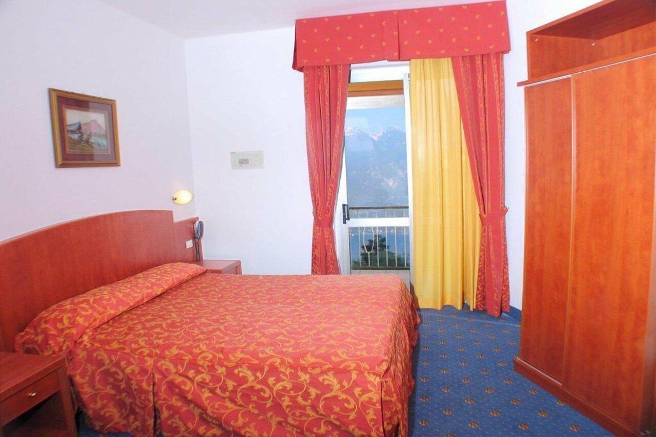 Hotel Astor Limone sul Garda Exterior photo